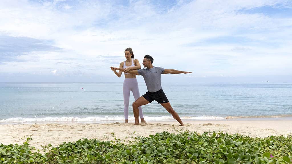 Traumhaftes-Saii-Laguna-Resort-meets-Bangtao-Muay-Thai-MMA-Fitness-Camp-in-Phuket-Trainiere-mit-den-Hickmann-Brothers-Yoga-am-Strand-Fitnessurlaub-Phuket-Thailand-Fitness-Holidays-Phuket-Thailand-Fitness-Vacation-Phuket-Thailand-Fitnessurlaub-fuer-Reiseathleten