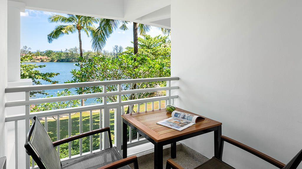 Traumhaftes-Saii-Laguna-Resort-meets-Bangtao-Muay-Thai-MMA-Fitness-Camp-in-Phuket-Trainiere-mit-den-Hickmann-Brothers-Balkon-View-Zimmer-Fitnessurlaub-Phuket-Thailand-Fitness-Holidays-Phuket-Thailand-Fitness-Vacation-Phuket-Thailand-Fitnessurlaub-fuer-Reiseathleten