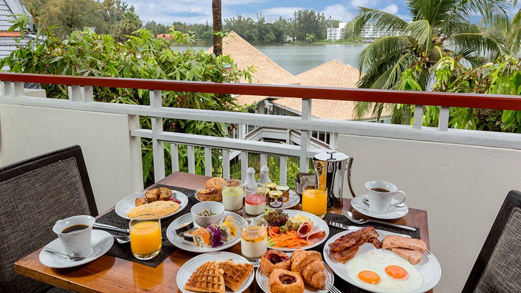 Traumhaftes-Saii-Laguna-Resort-meets-Bangtao-Muay-Thai-MMA-Fitness-Camp-in-Phuket-Trainiere-mit-den-Hickmann-Brothers-Locavore-Breakfast-Restaurant-Fitnessurlaub-Phuket-Thailand-Fitness-Holidays-Phuket-Thailand-Fitness-Vacation-Phuket-Thailand-Fitnessurlaub-fuer-Reiseathleten