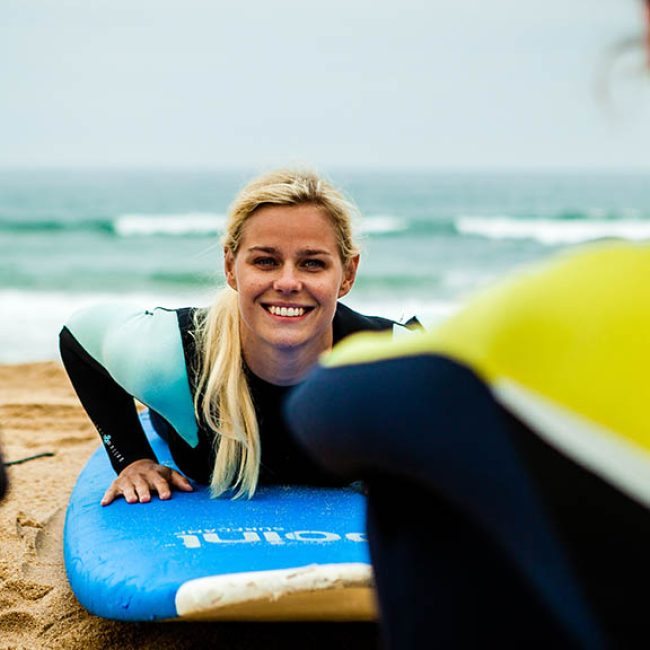 Level 1 Surfkurs - Surfen, Fitness und Yoga in Portugal - Surfcamp in Ericeira, Fitnessreise Portugal - Fitnessurlaub für Reiseathleten