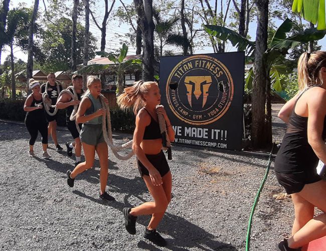 Fitness-Yoga-&-Erholung-in-Phuket-Titan-Fitness-Camp-Komplettpaket-Outdoor-Trainingsfläche-Gruppenkurse-HIIT-Conditioning-Workout-Fitnesskurs-Fitness-holidays-Thailand-Fitnessurlaub-Phuket-Reiseathleten
