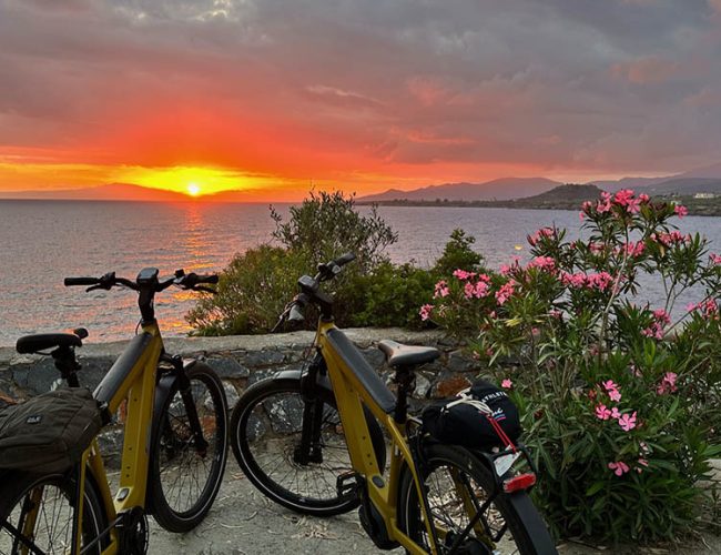 Fitness-Unboxed-im-Melitsina-Village-Hotel-Kardamili-Gelände--Mountainbike-Ebike-Tour-sunset-Fitnessurlaub-Griechenland-Fitness-Holiday-Greece-Fitnessurlaub-fuer-Reiseathleten