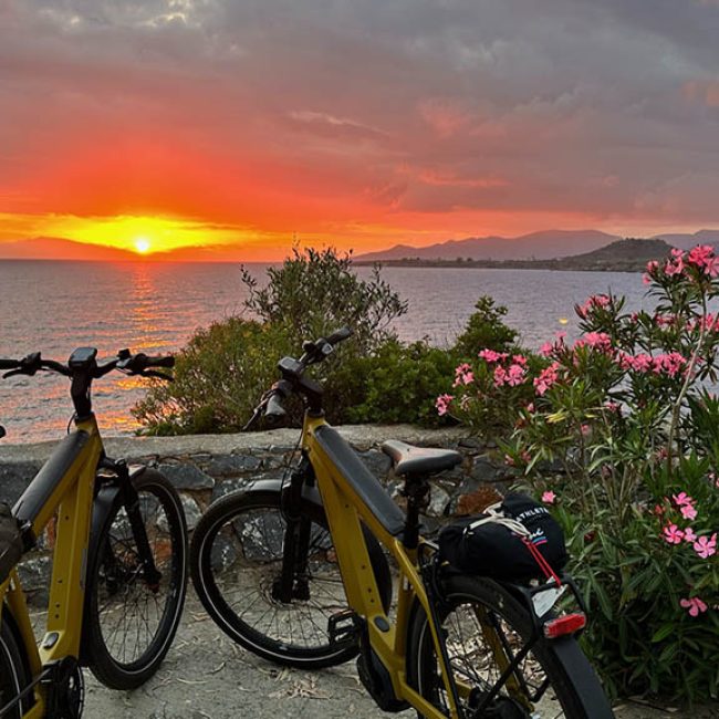 Fitness-Unboxed-im-Melitsina-Village-Hotel-Kardamili-Gelände--Mountainbike-Ebike-Tour-sunset-Fitnessurlaub-Griechenland-Fitness-Holiday-Greece-Fitnessurlaub-fuer-Reiseathleten