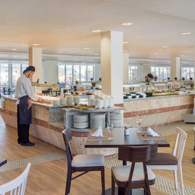 Fitness Holiday Mallorca - Fitness Holiday Mallorca - H10 Casa del Mar - Restaurant - Fitness Vacation - Fitness Travel with Travelling Athletes